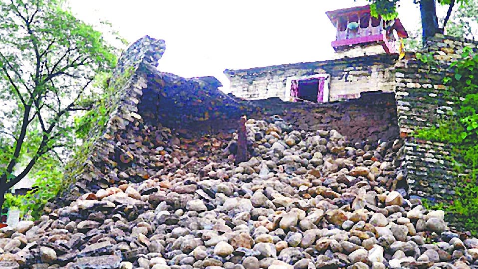 Baleswar temple's security wall collapse