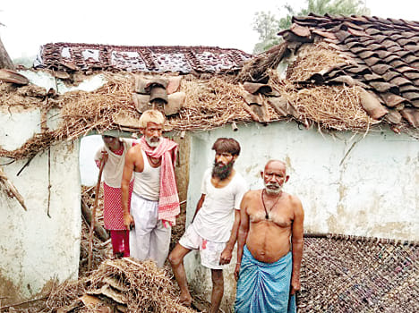 House roof collapses, old woman death, five wounded