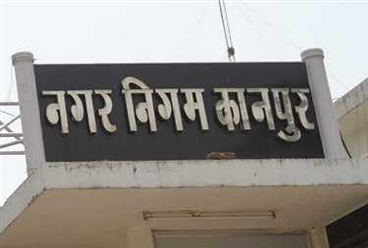 Three lakhs rupees of accidentally reached women's account