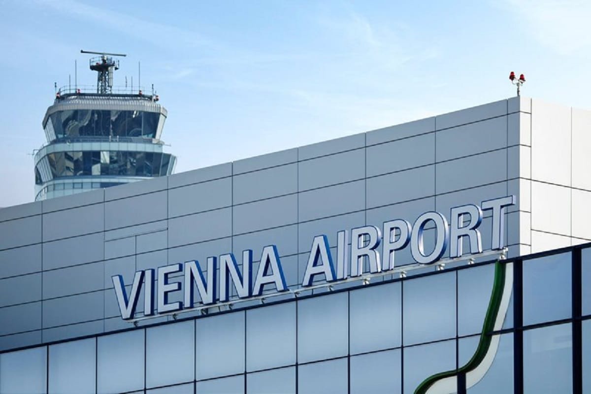 Woman traveler held at Vienna airport World War second bomb