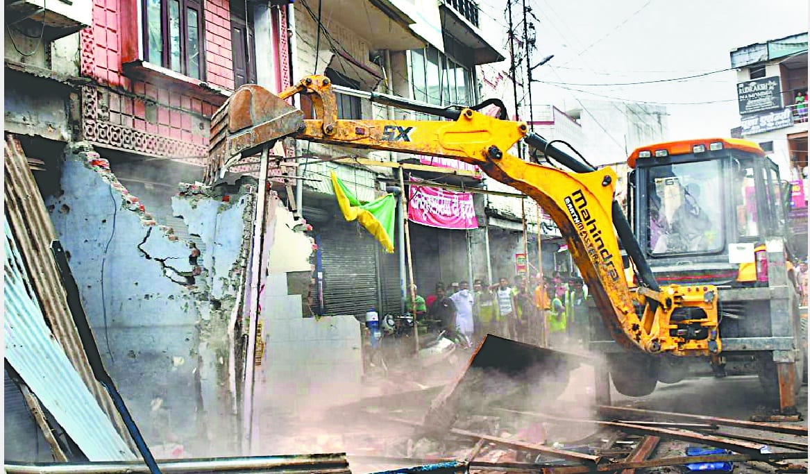 35 encroachment removed