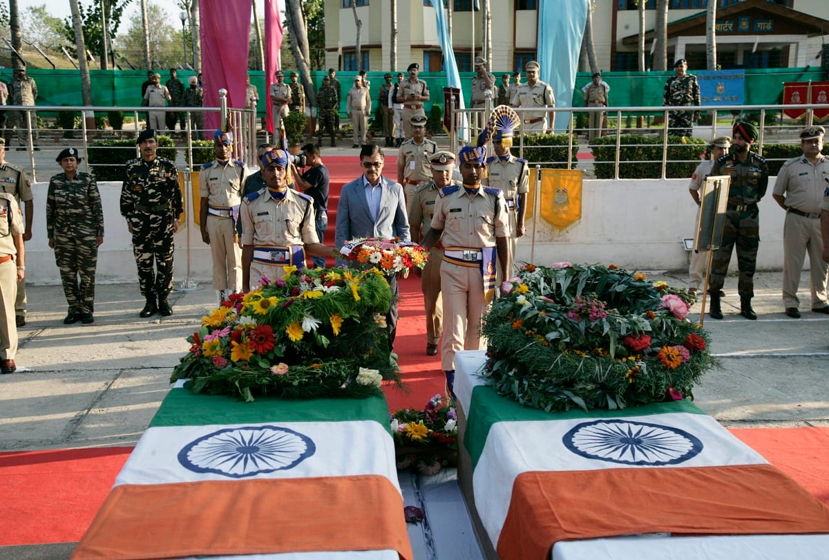 CRPF paid tribute to the two soldiers who were martyred in Anantnag attack jammu and kashmir 