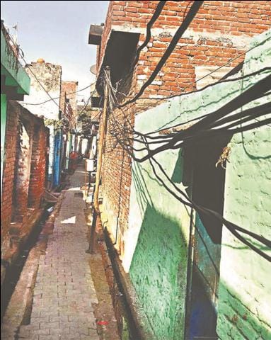  Electric wire collapsed in drain and drain, accident collapses
