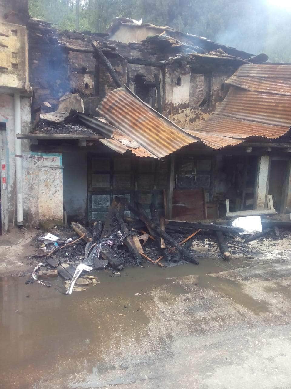 house and four shop caught fire in kotdwar