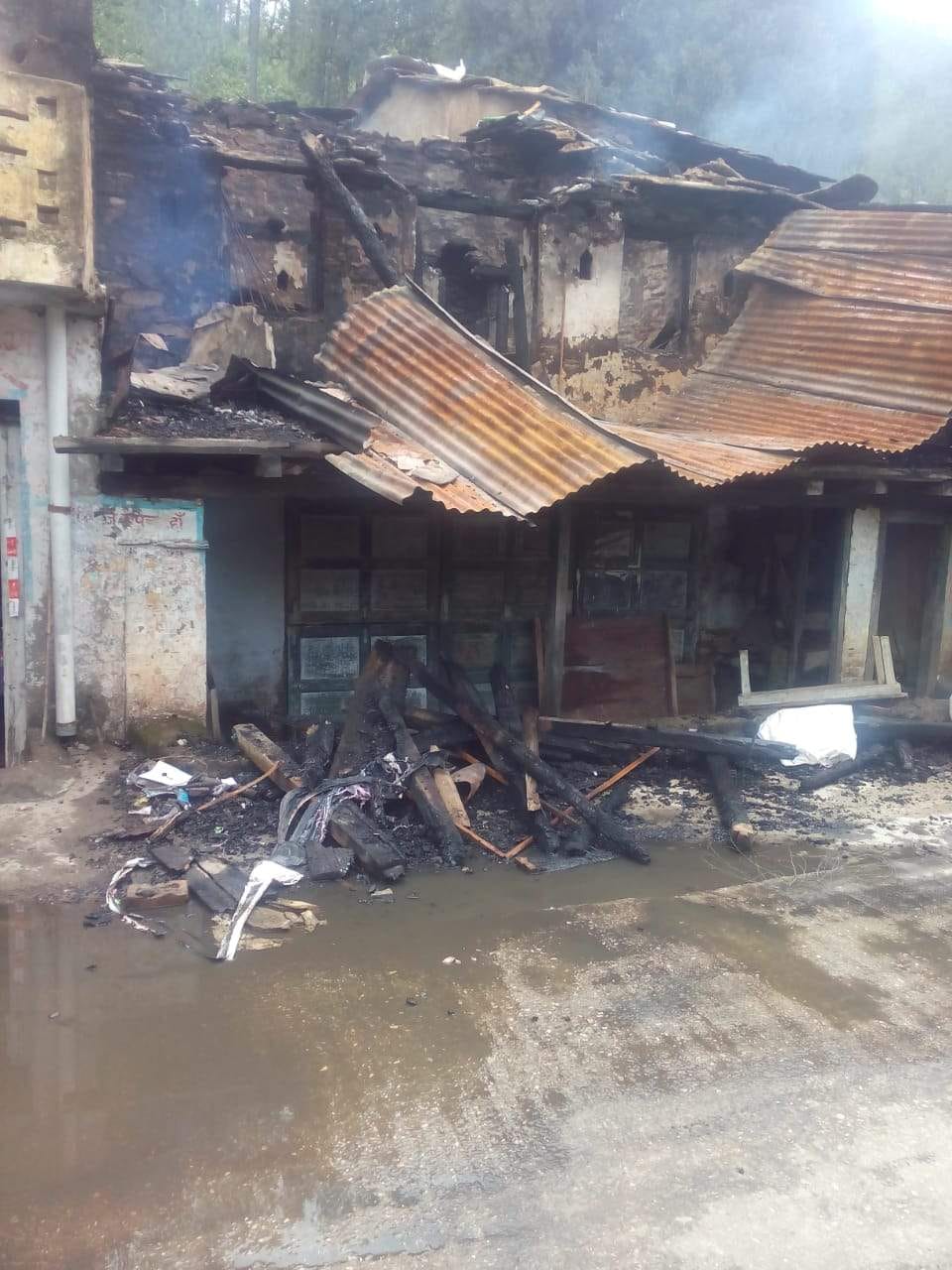 house and four shop caught fire in kotdwar