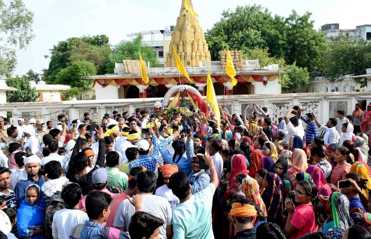 Lord jagannath rath yatra in varansi devotee worship his god