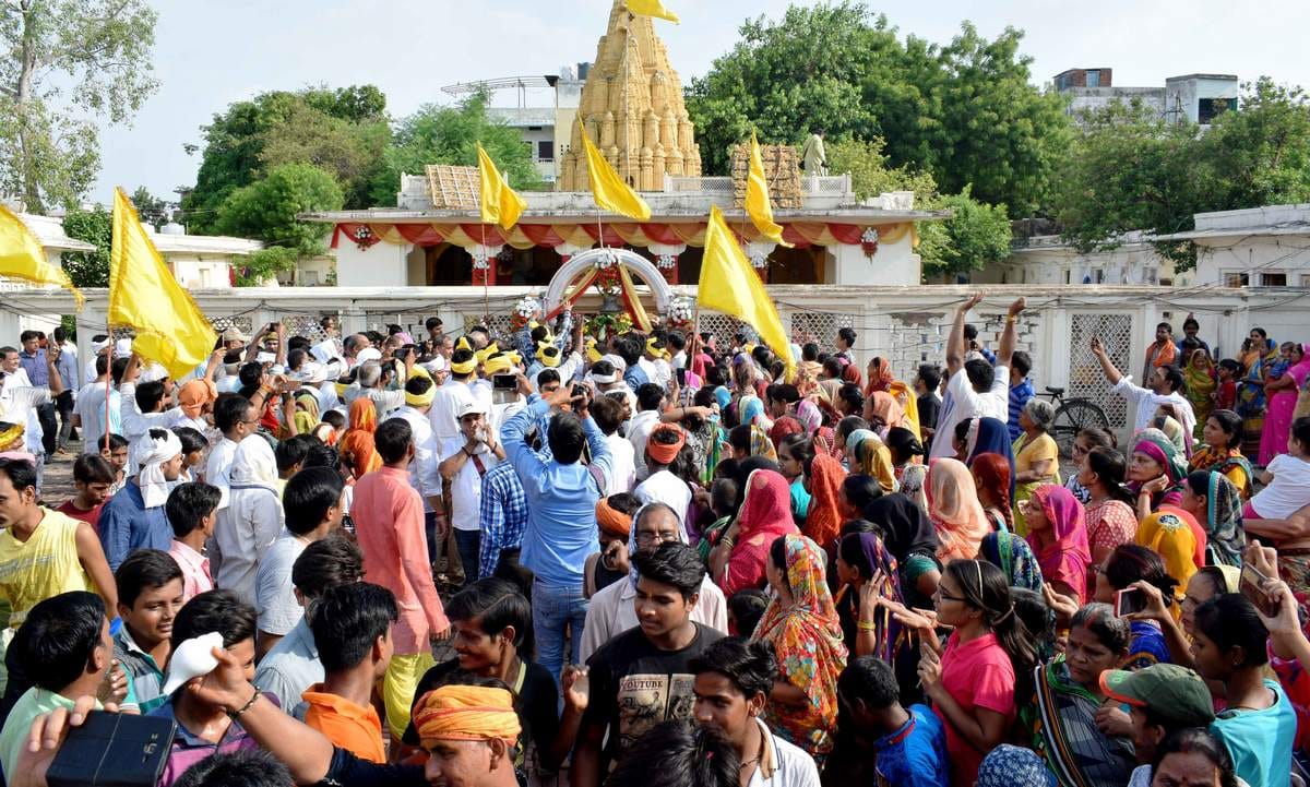Lord jagannath rath yatra in varansi devotee worship his god