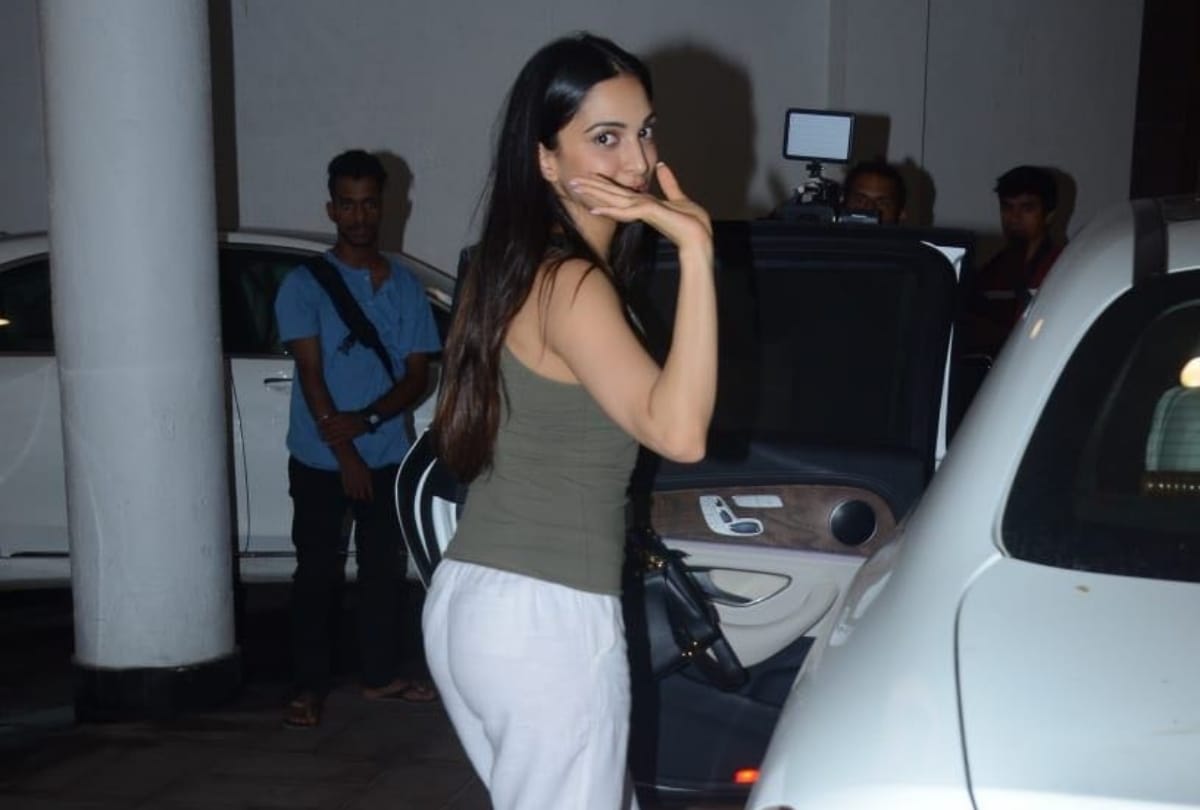 Bollywood actress Kiara Advani Wants To Go On A Candle Light Dinner With MS Dhoni