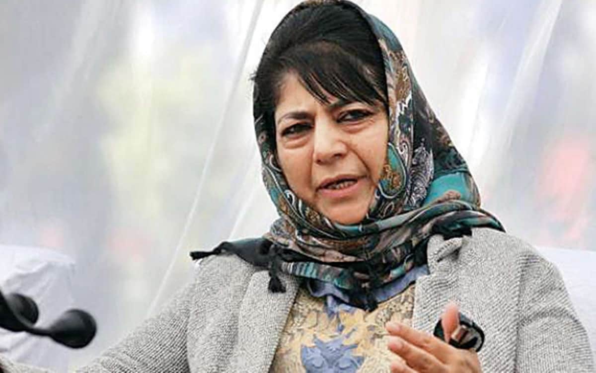 Mehbooba Mufti's daughter Iltija accuses GOI on her arrest under psa