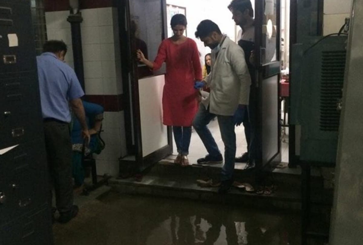 Due to heavy rain water comes in hospital