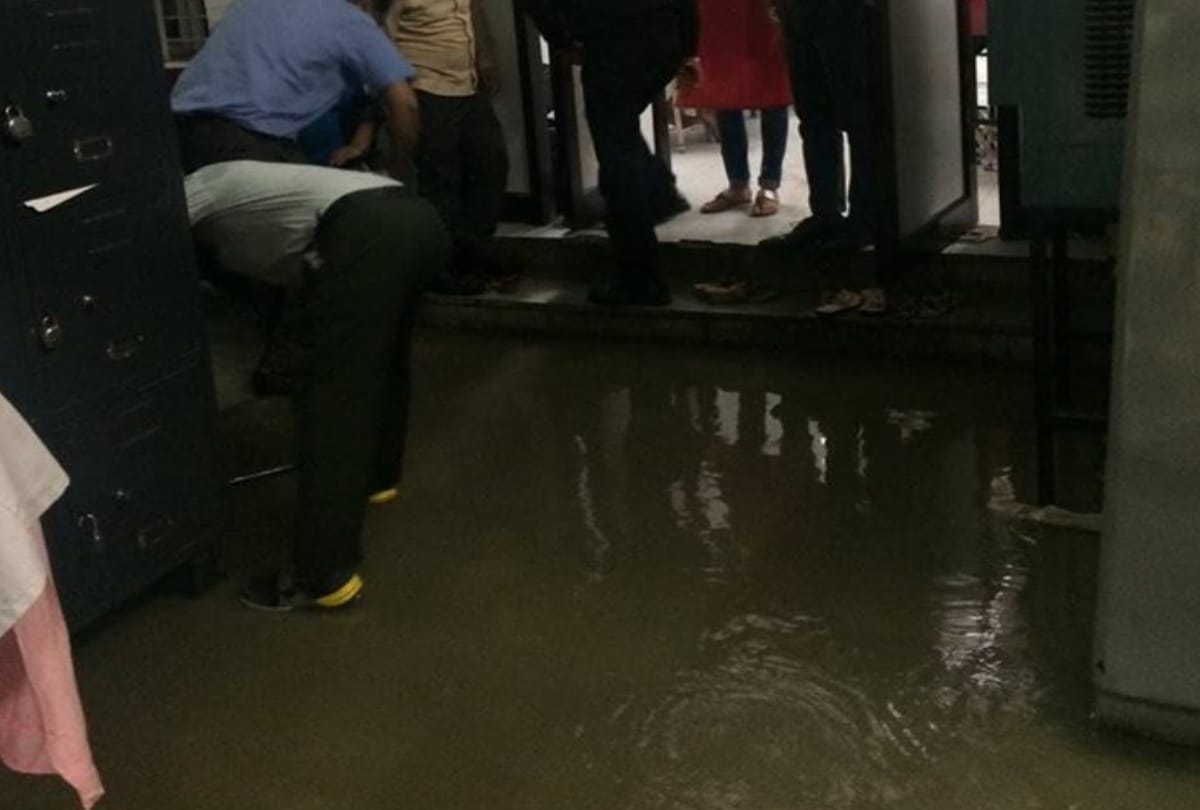 Due to heavy rain water comes in hospital