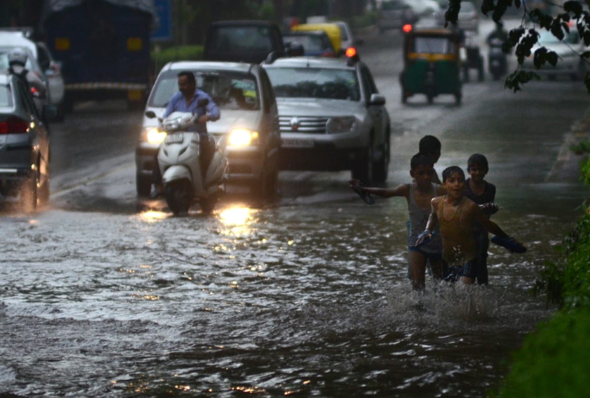 Due to heavy rain water comes in hospital