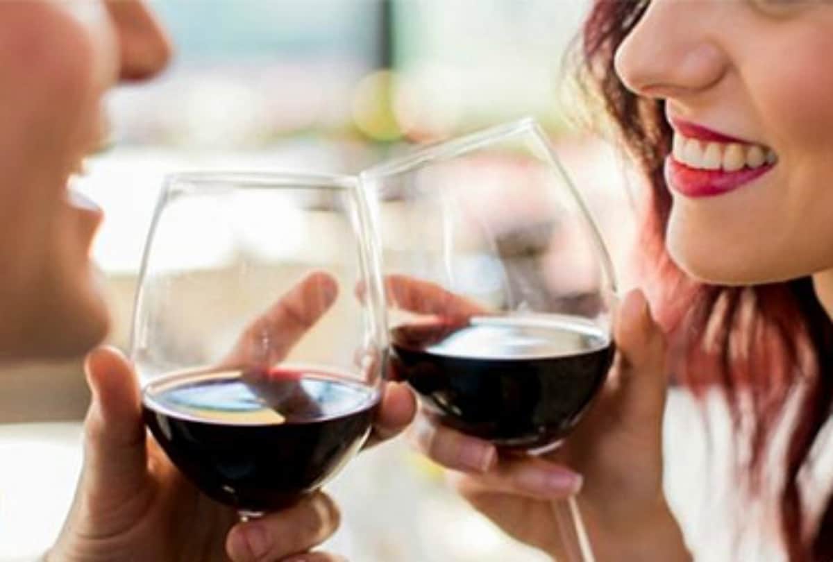 alcohol can lower the risk of developing cataracts, study says