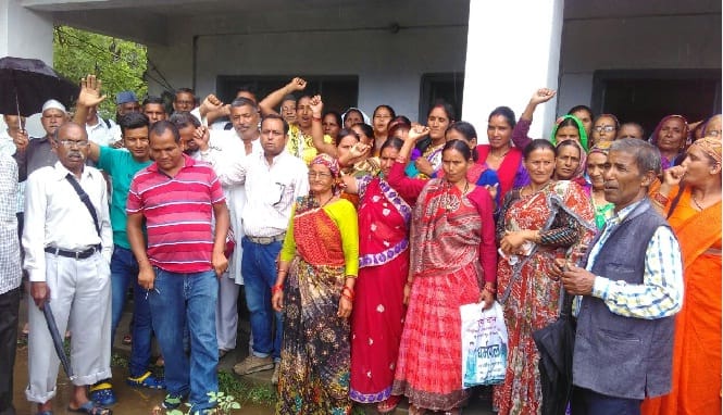 Villagers demonstrated by encroaching AE of Irrigation Department