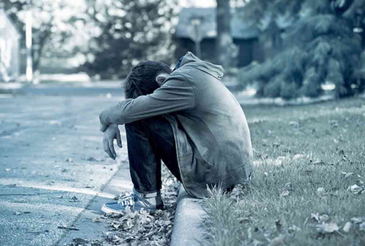 bengali boyfriend hangs himself during whatsapp video call with girlfriend and died