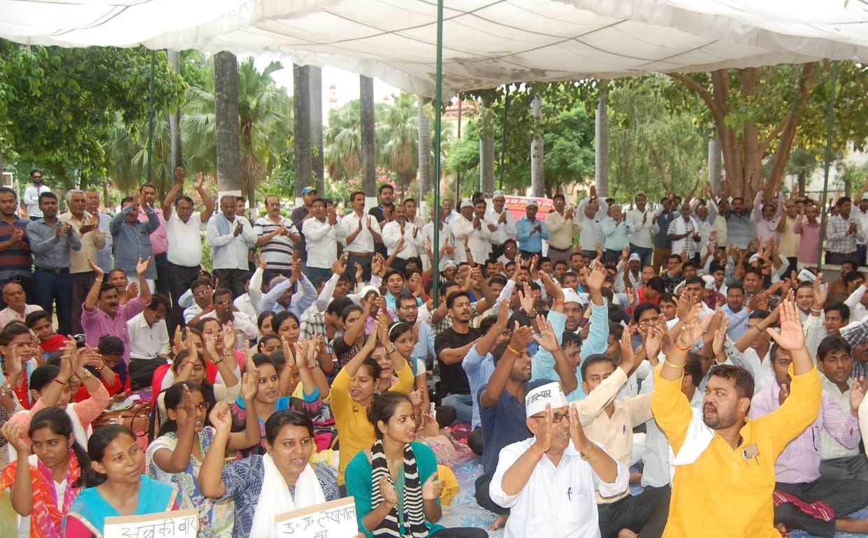 सख्ती के बाद भी अड़े रहे लेखपाल