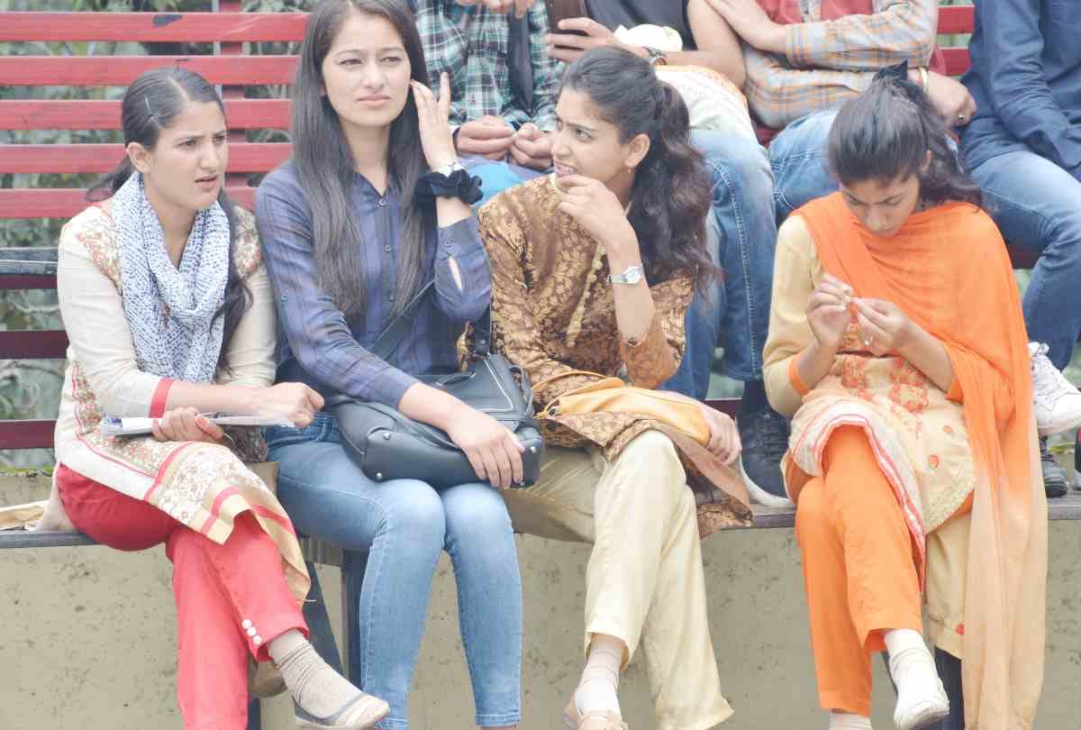 Students of Himachal colleges will read the stock market lessons