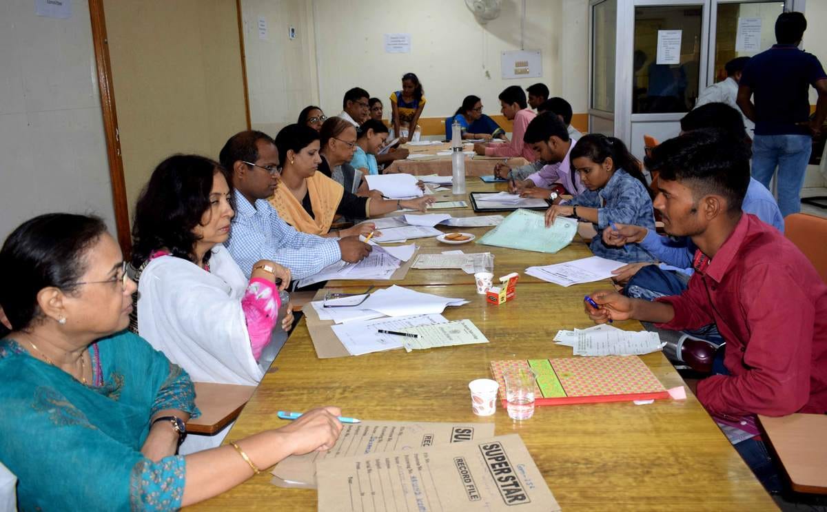 Varanasi cantt GRP incharge paid admission fees of disabled girl 