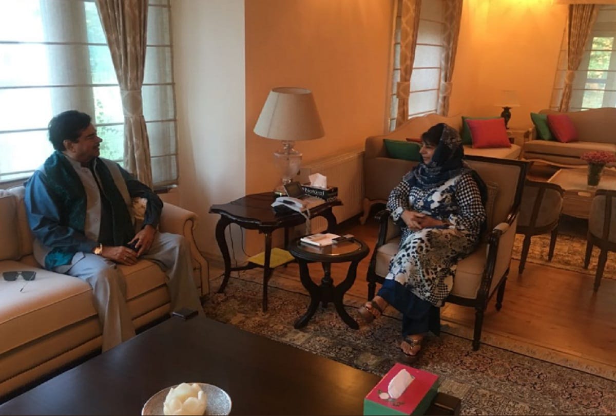 Jammu Kashmir Shatrughan sinha reached Srinagar spoked on withdraw from pdp bjp alliance 