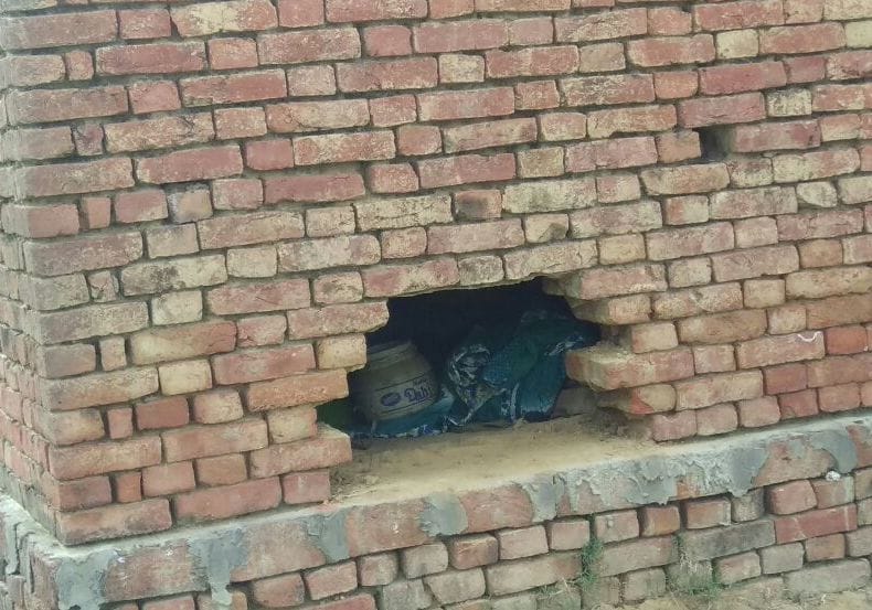 सेंध काटकर लाखों का सामान उठा ले गए चोर