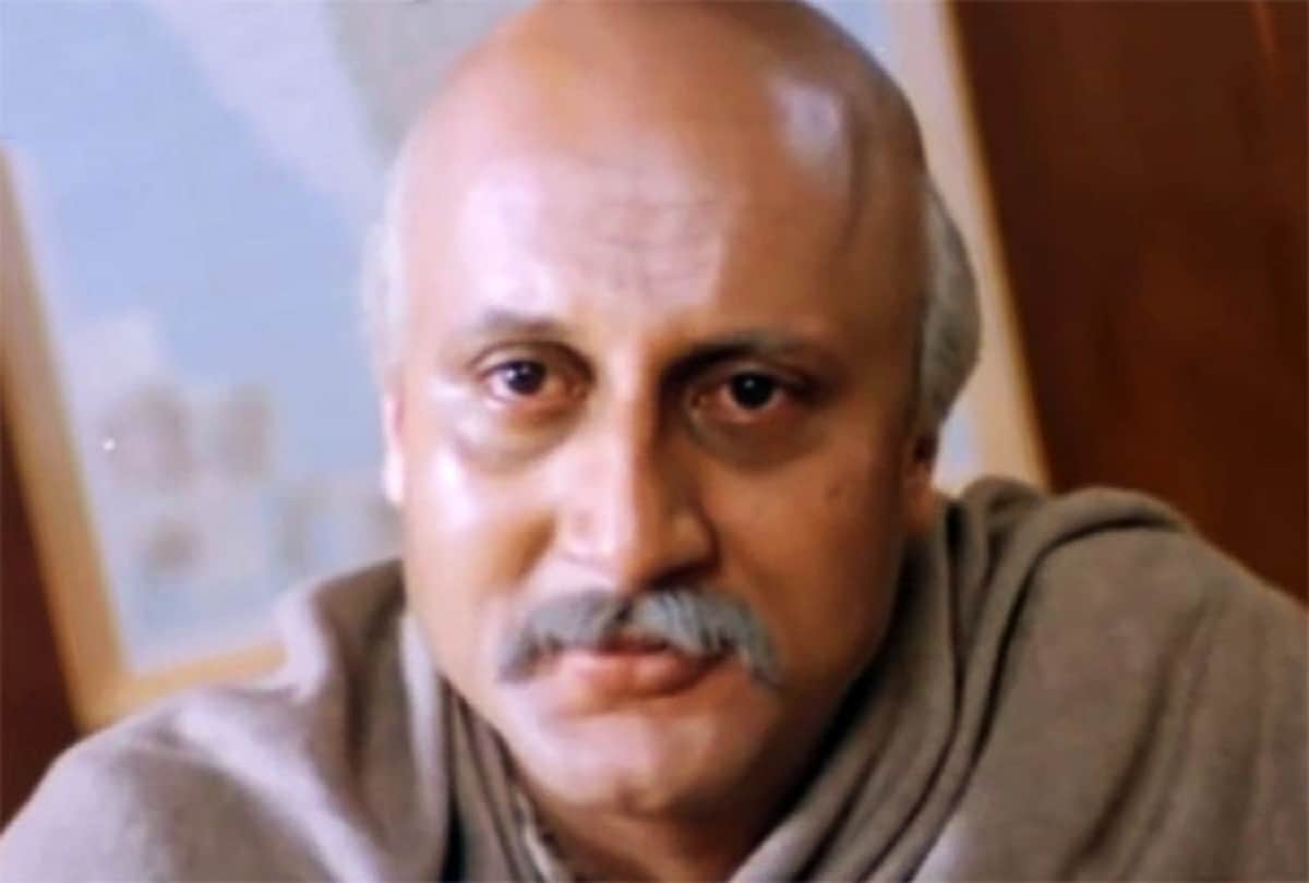 why anupam kher resign from FTII chairman post