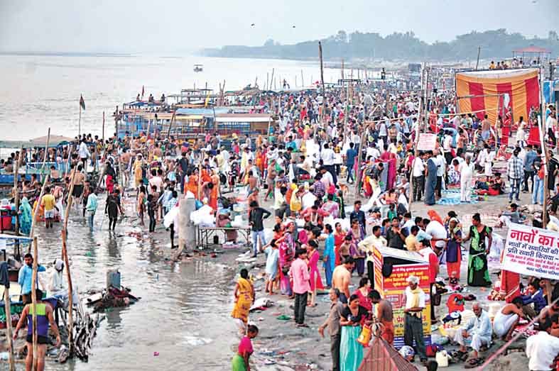 devotee bathed in ganga, earn charity in amroha