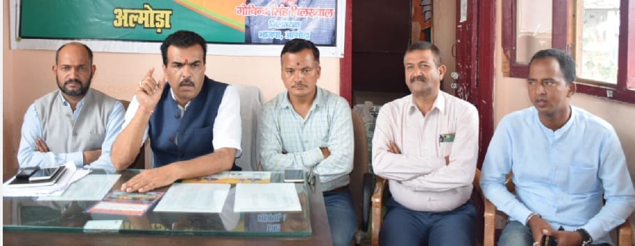 Congress is misleading the people by lying: Joshi