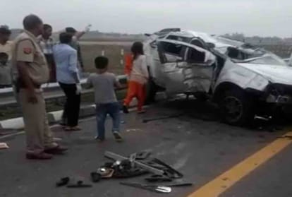 Two people diad in road accident on Lucknow-Agra Express way