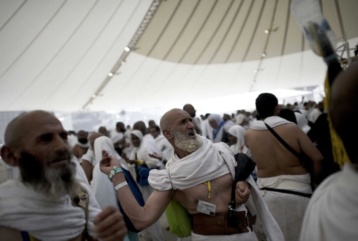 Know about this Muslim man who went on Haj through Walking