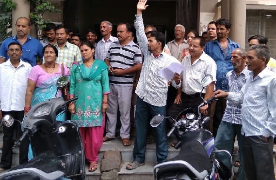 विद्युत संबंधी समस्याएं सुलझाने को विरोध, प्रदर्शन