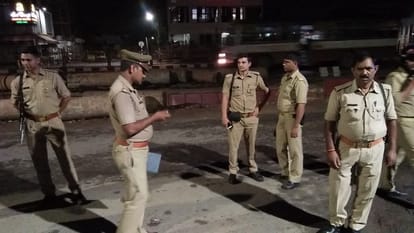 robbers looted businessman in police dress