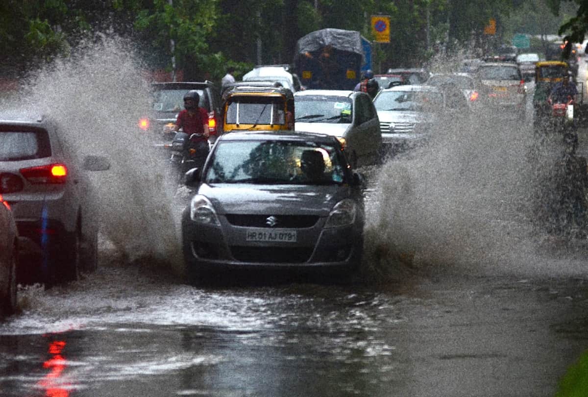 Heavy rain in noida city full of water