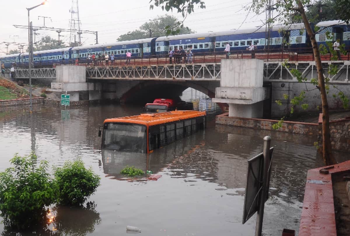 Orange alert in delhi for Heavy Rain today