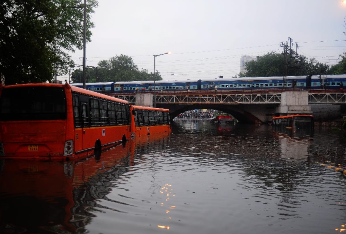 दिल्ली में 12 घंटों में रिकॉर्ड हुई 53.6 एमएम वर्षा, रिज और आयानगर में भारी वर्षा