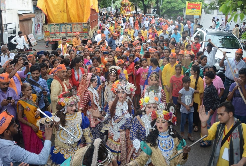 jagannath rathyatra in lucknow.