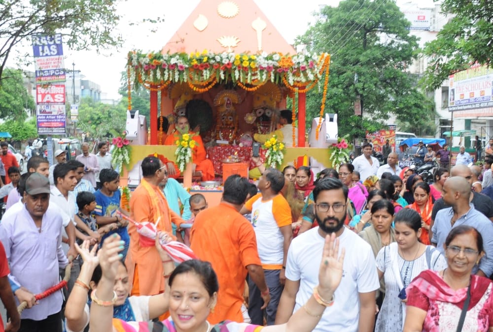 jagannath rathyatra in lucknow.