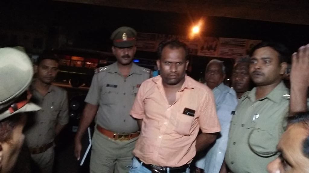 robbers looted businessman in police dress