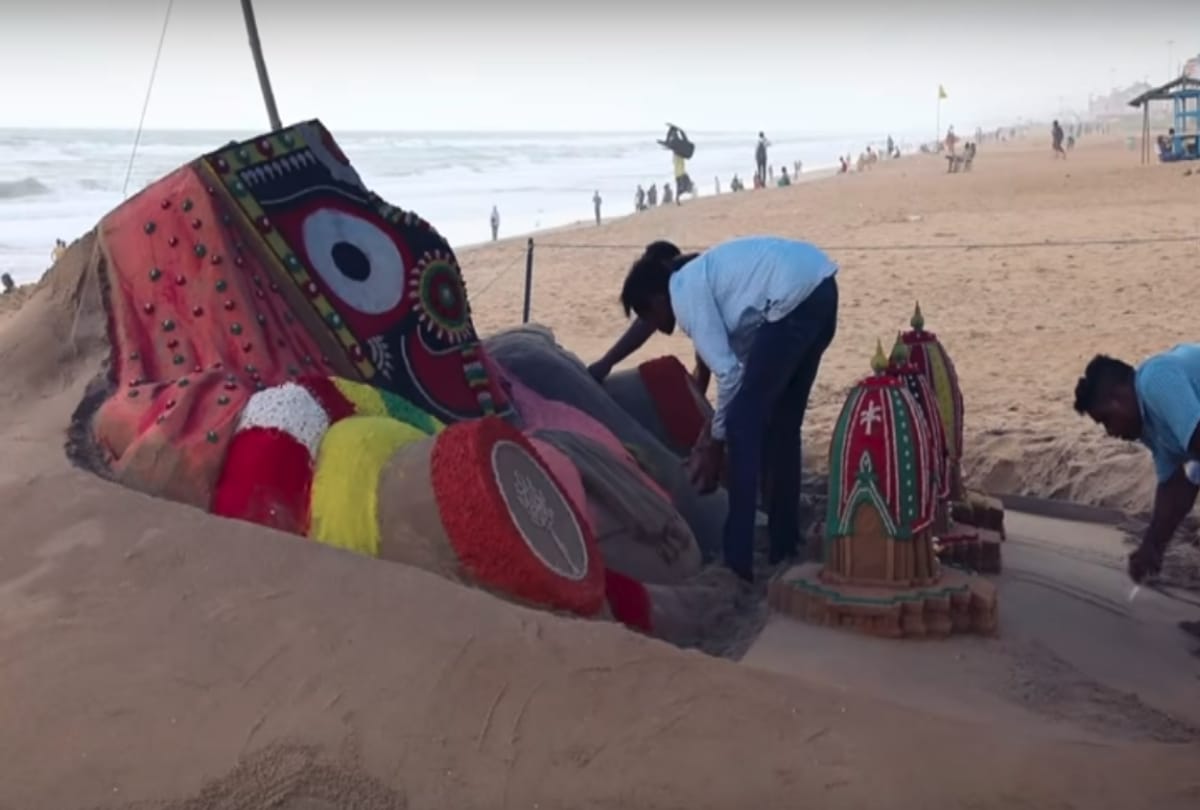 Sand Artist Sudarshan Patnaik made Lord Jagannaths through sand