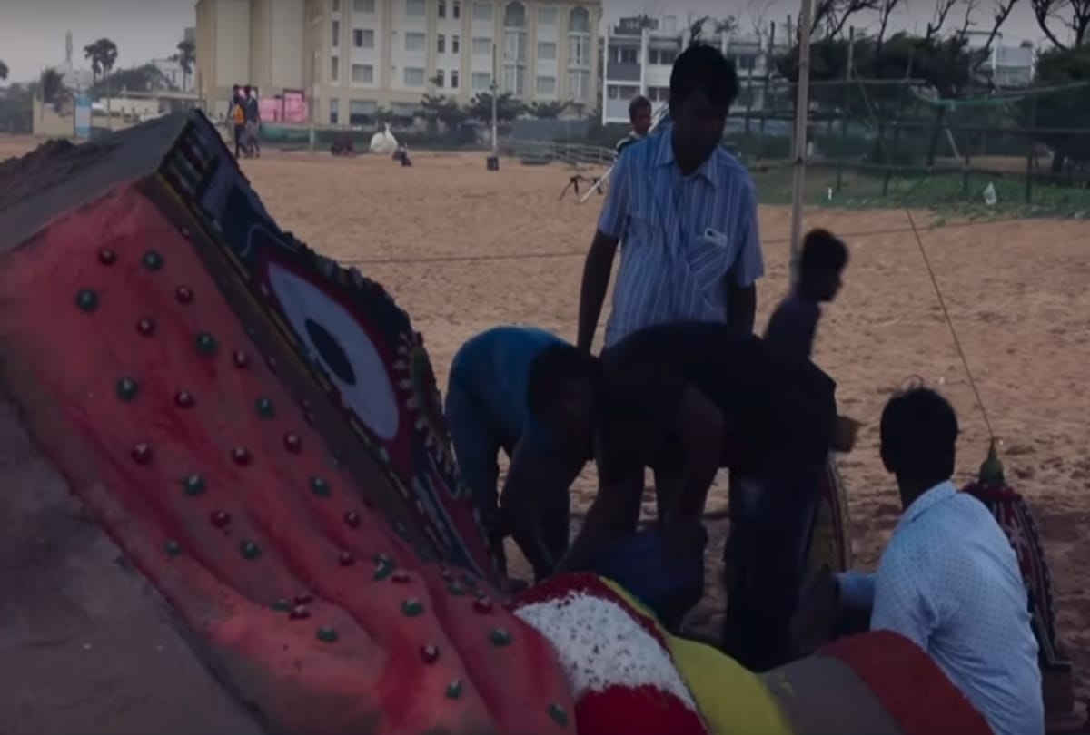 Sand Artist Sudarshan Patnaik made Lord Jagannaths through sand