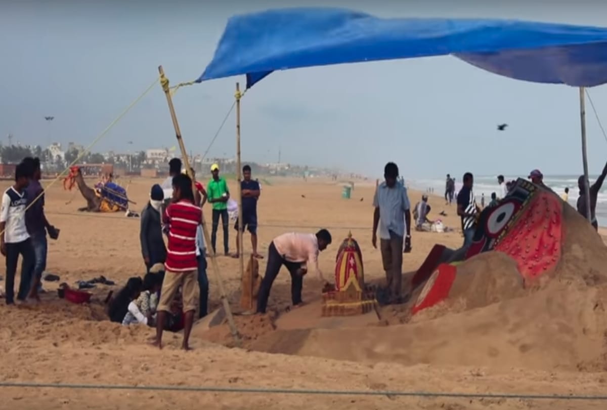 Sand Artist Sudarshan Patnaik made Lord Jagannaths through sand