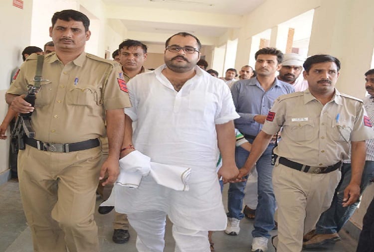 munna bajrangi murder: Sunil Rathi took a long line to touch the feet