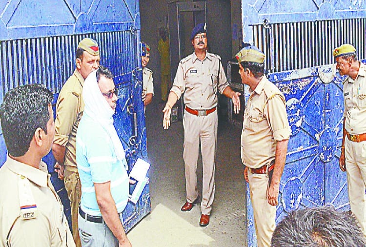 munna bajrangi murder: Sunil Rathi took a long line to touch the feet