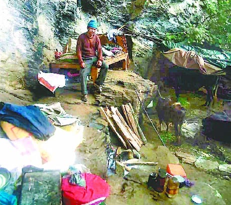 A family of Papadi village forced to live in the cave