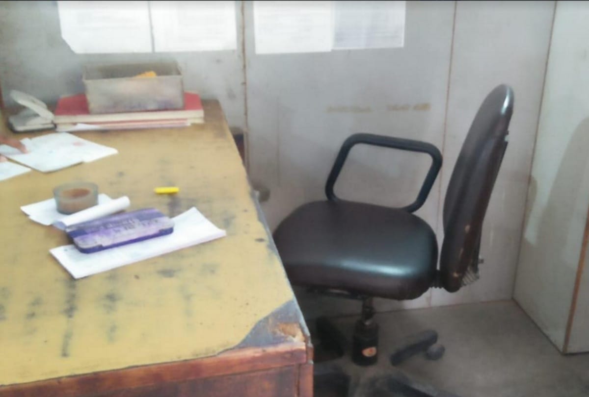 UP: State Bank of India has just one employee over a large accounts,running without staff 