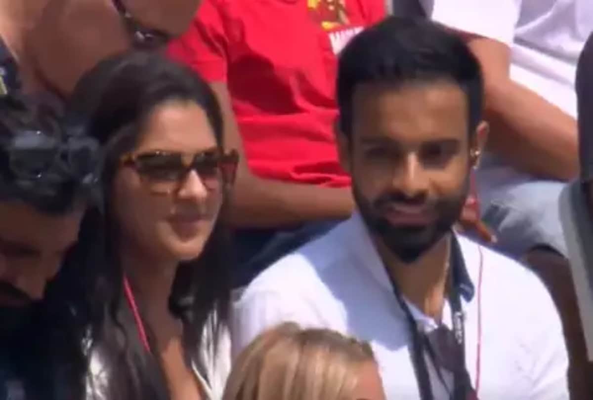 cute marriage proposal during india england match