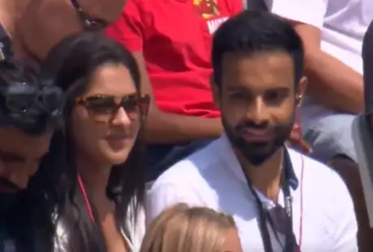 cute marriage proposal during india england match