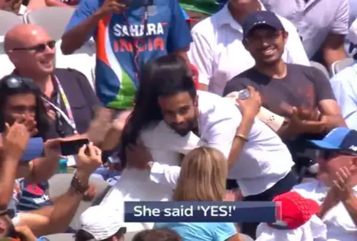 cute marriage proposal during india england match