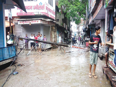 Rain shuts the power supply, wire-pole broken