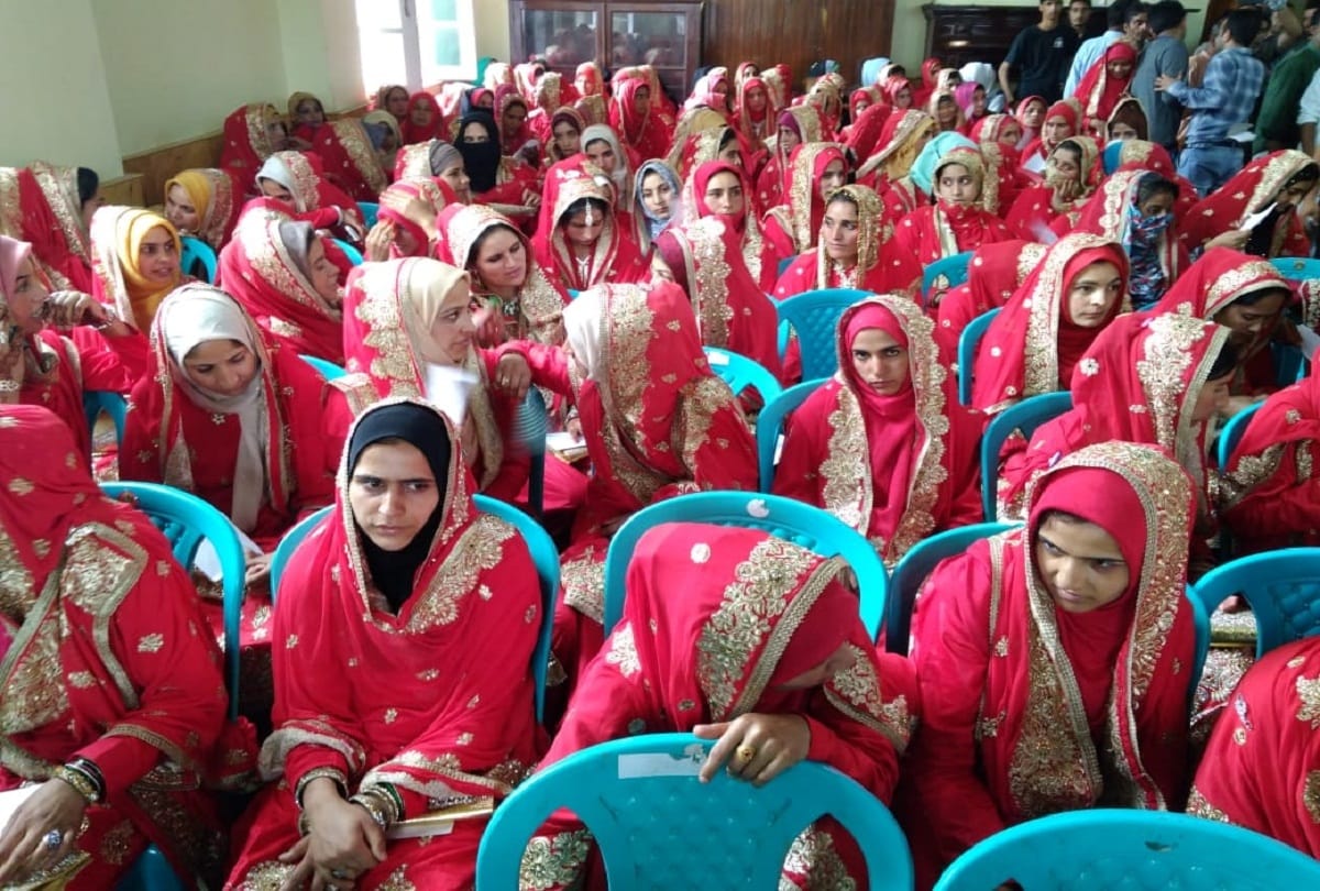 pairs of couple got married in Jammu and Kashmir