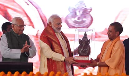 PM modi attack on opposition and said crisis on ganga flow people full his safe